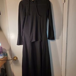 Hooded Sweater with Long Back